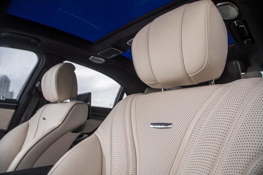 Детали интерьера Mercedes-AMG S63 4Matic+ Lang (V222) 2017 года  (NA) (фото 3 из 31)